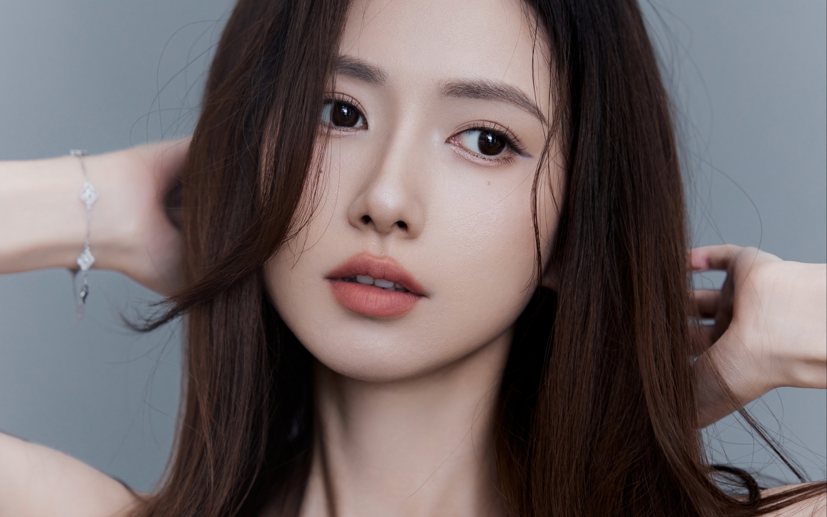 王秋紫4K超高清壁纸，长发美女魅力绽放，3840x2400高清下载