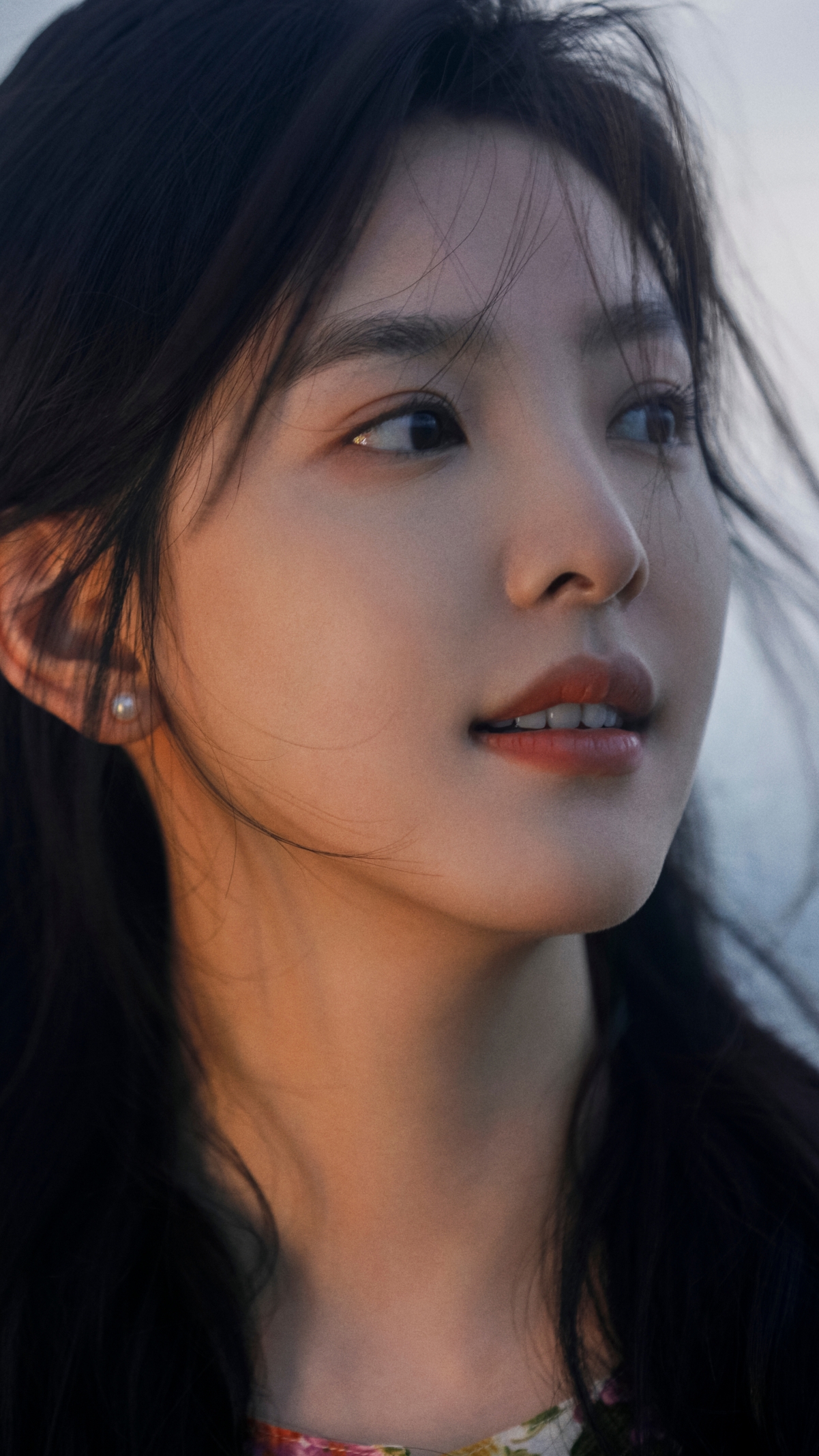 章若楠4K清纯长发美女壁纸，全屏高清2160x3840，手机美图下载