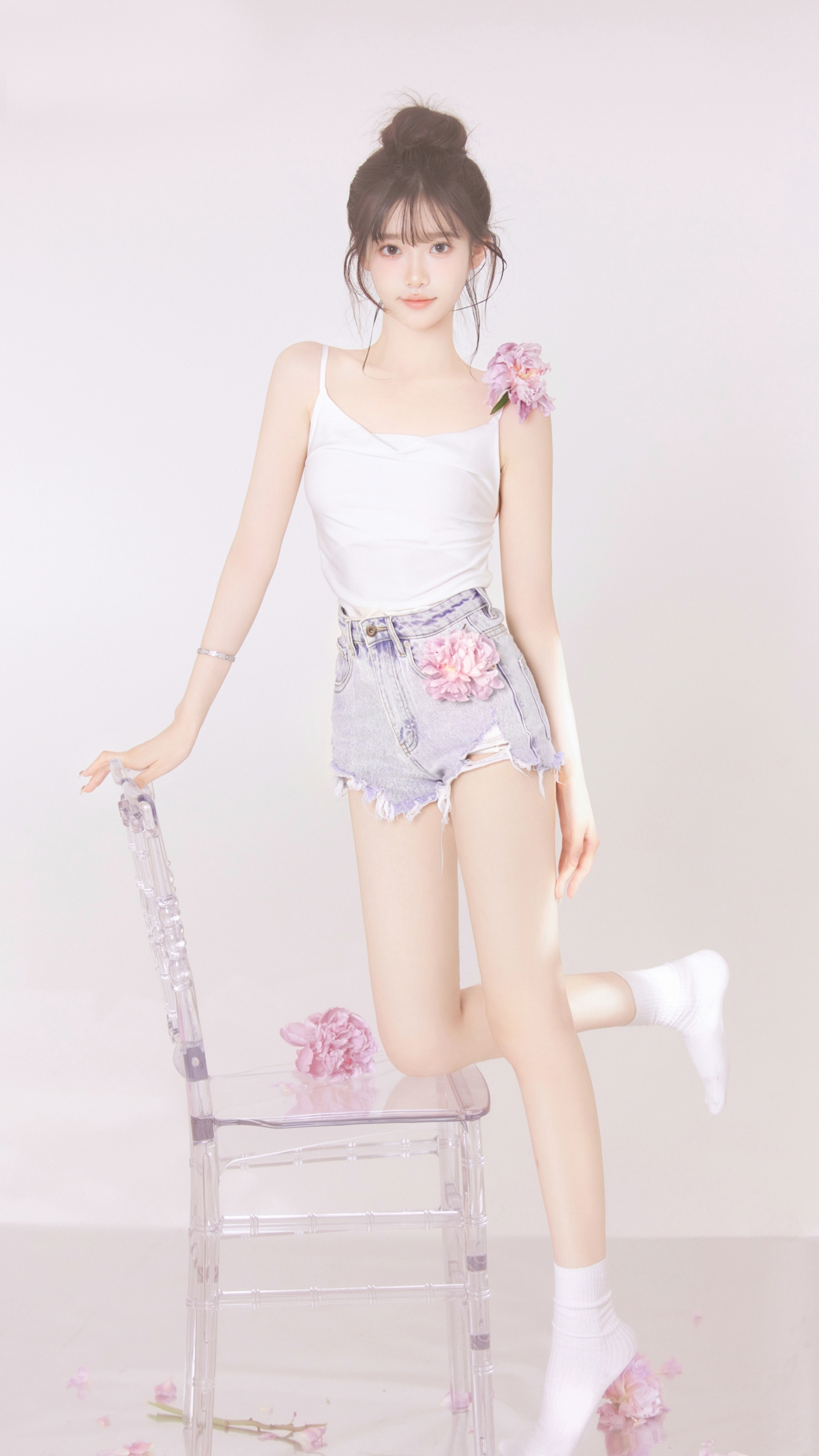 极致清新居家美学，养眼美女4K超清手机壁纸，2160x3840高清下载