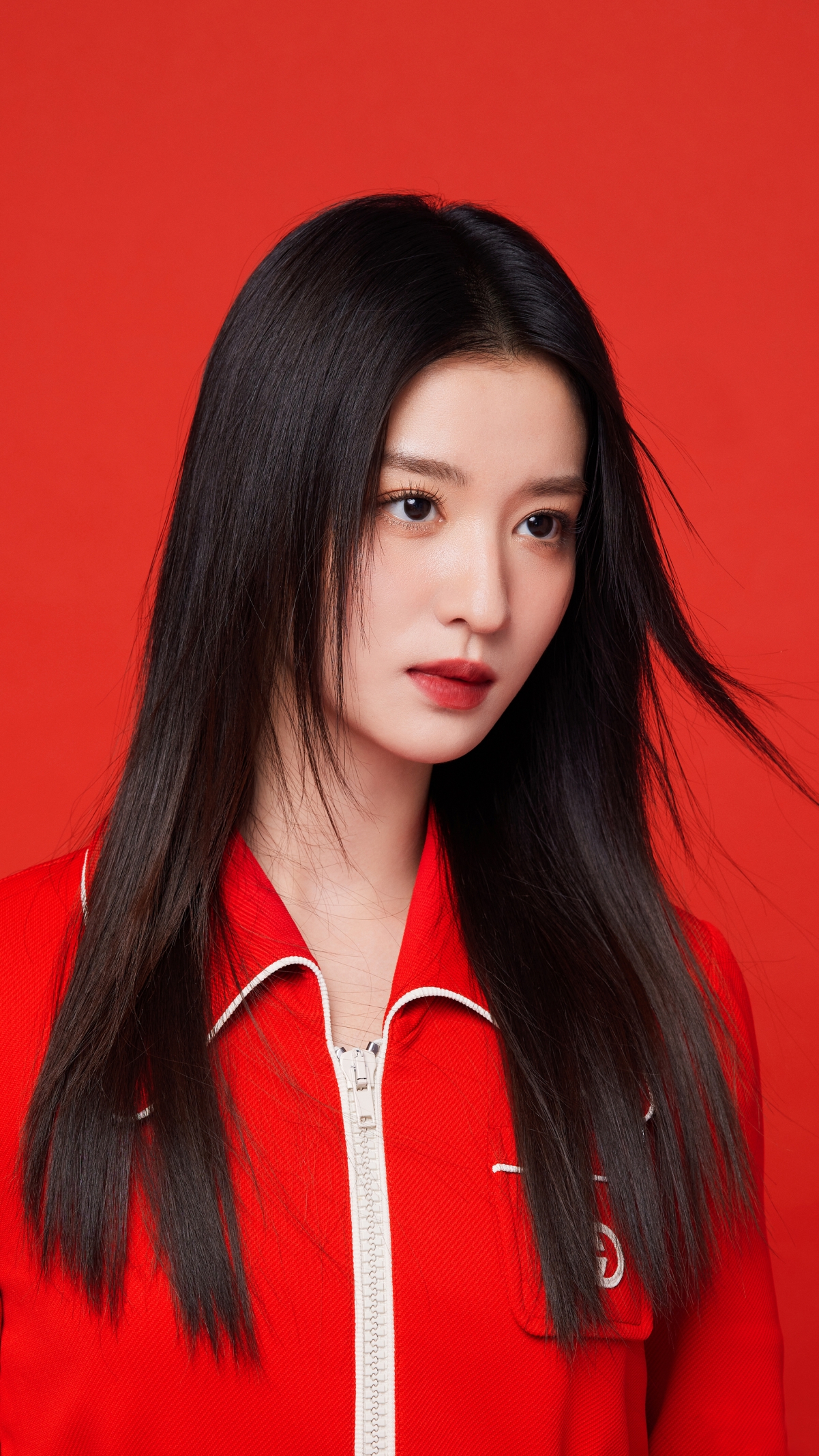 王楚然高清4K手机壁纸，红色衣裳佳人，2160x3840超高清下载