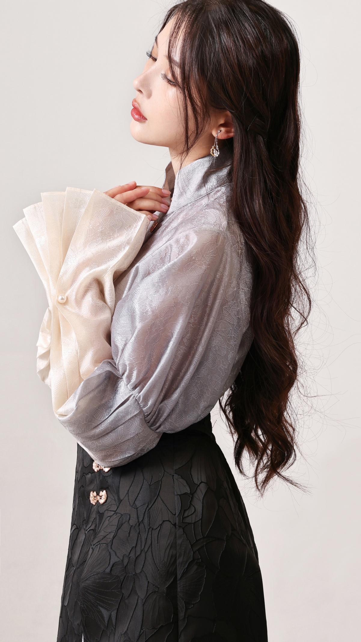 绝美汉服女子侧颜4K超清手机壁纸，2160x3840高清下载