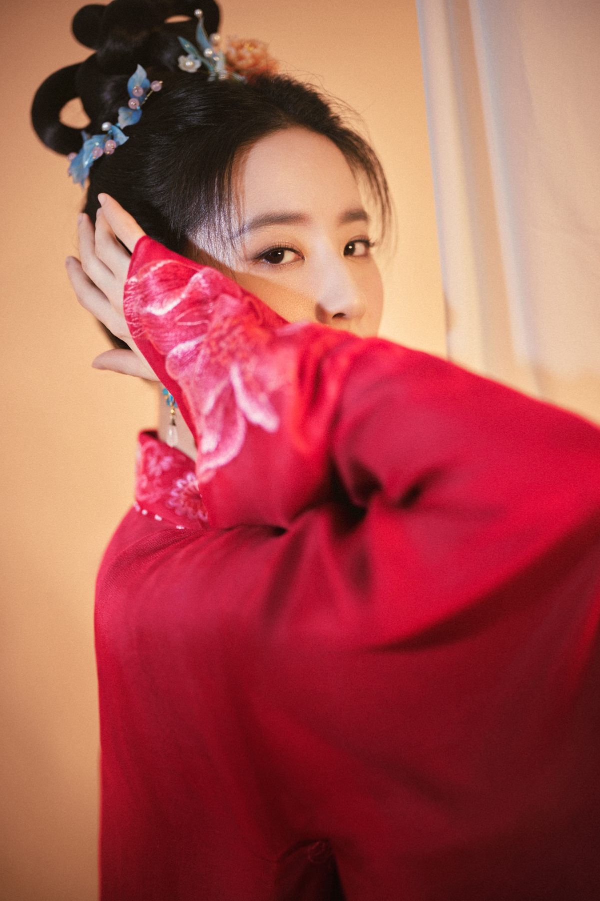 绝美梦华录刘亦菲，红裳古韵4K超清手机壁纸，2561x3840高清下载