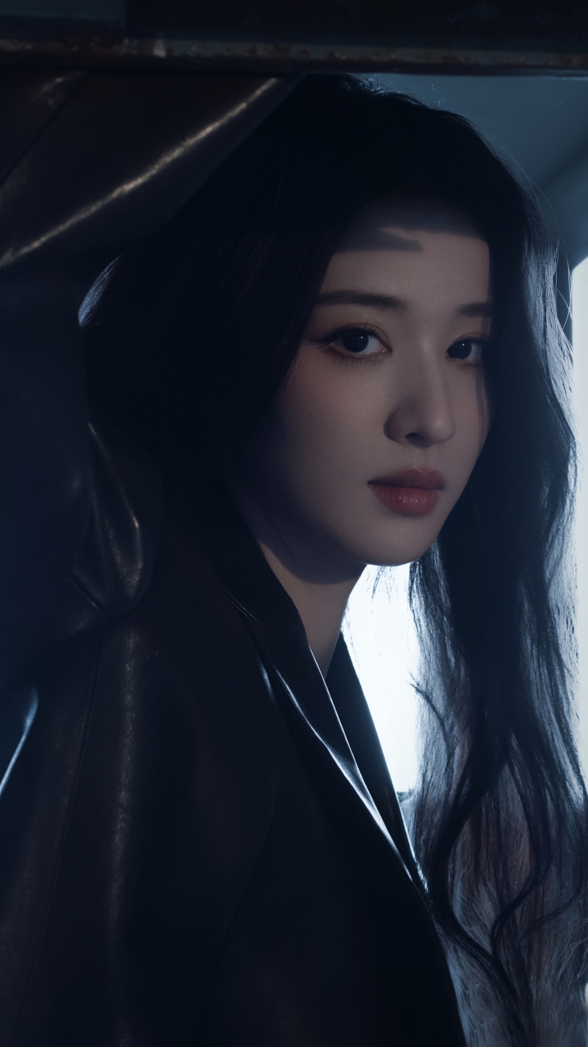 王楚然高清4K手机壁纸，长卷发气质女神，2160x3840超高清下载