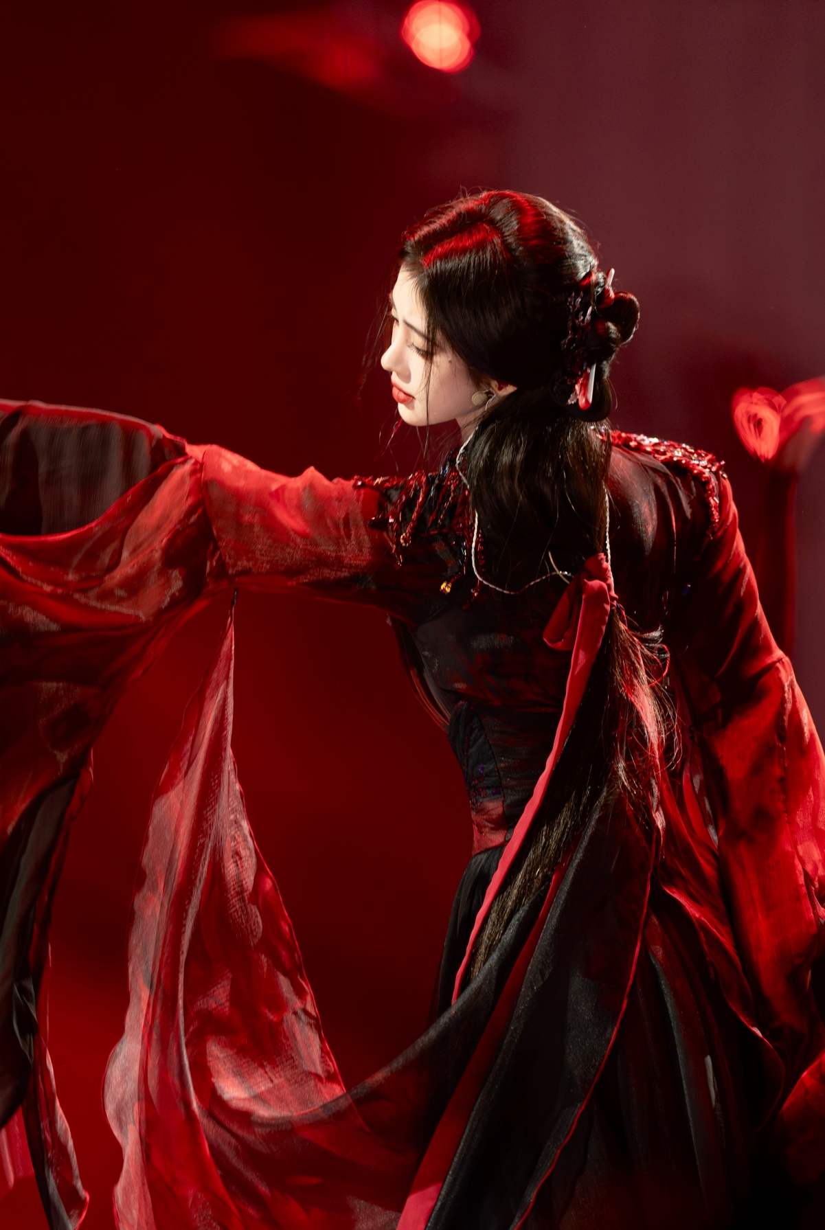 鞠婧祎《落》绝美4K高清手机壁纸，超高清2873x4284像素，一键下载