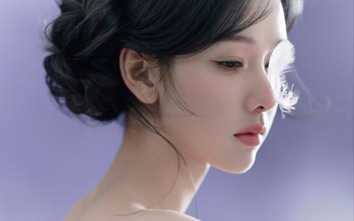 陈都灵羽毛主题4K高清美女壁纸，3840x2400分辨率下载