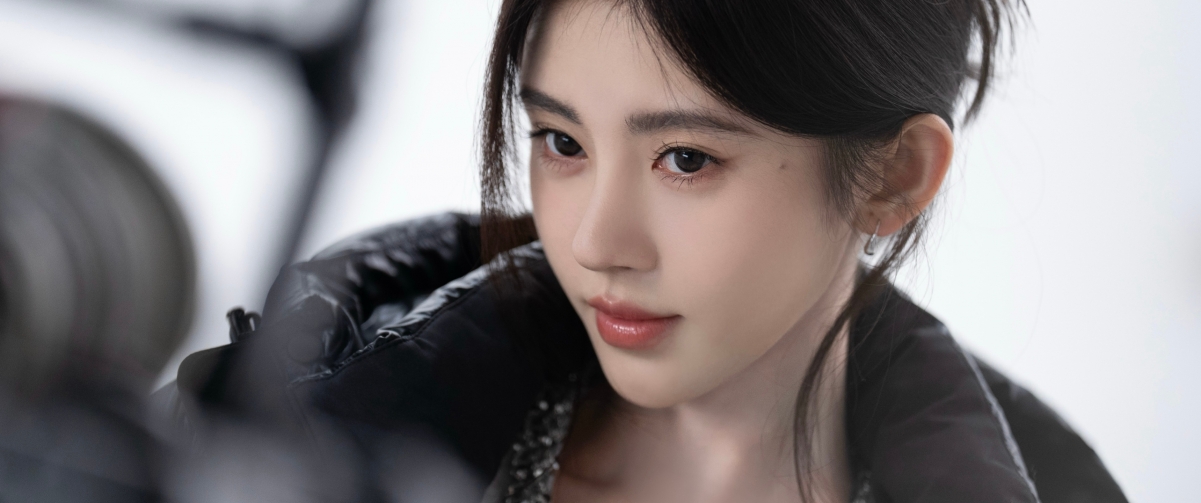 高颜值气质女神鞠婧祎4K带鱼屏壁纸，3440x1440高清美图下载