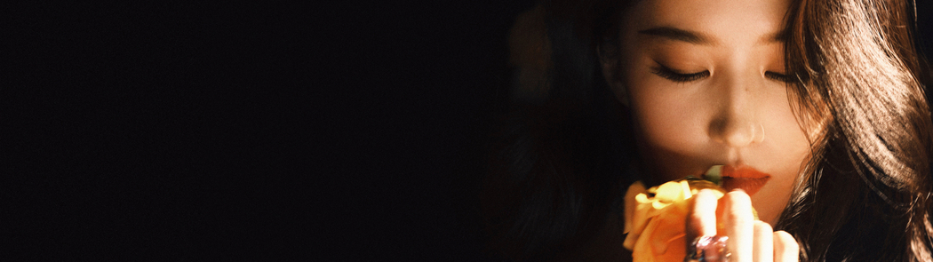 刘亦菲闭眼双屏高清壁纸 3840x1080 美女图片下载
