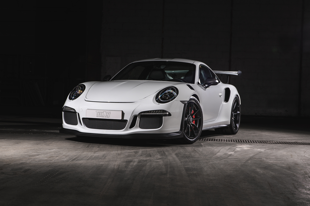 保时捷911 GT3白色款4K高清照片壁纸，3000x2001分辨率下载