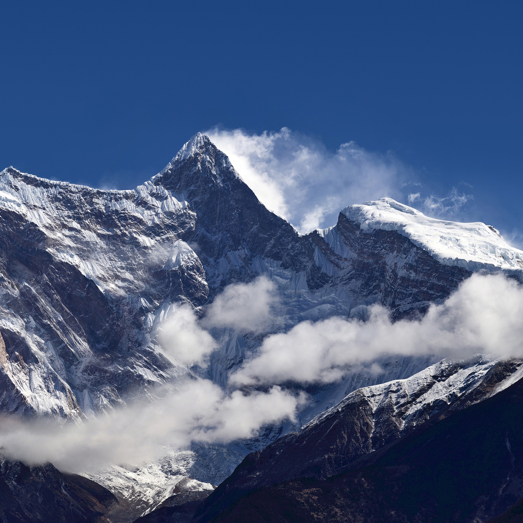 华为Mate70雪山美景4K高清壁纸，3200x3200分辨率，手机壁纸下载