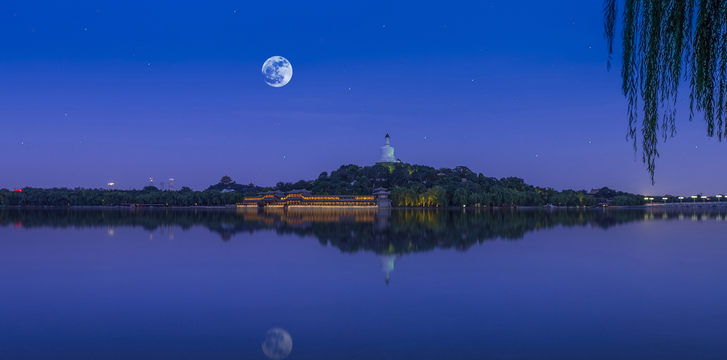 中秋北海4K风景摄影高清壁纸，3000x1487分辨率下载