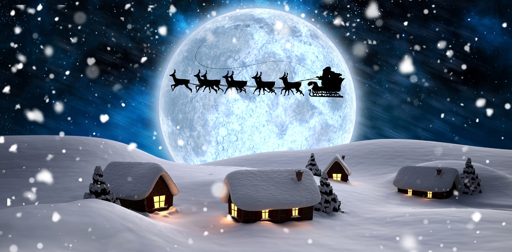 夜晚圣诞美景，4K高清壁纸，含月亮、灯光、雪花、圣诞老人与鹿拉雪橇，6000x2950分辨率下载