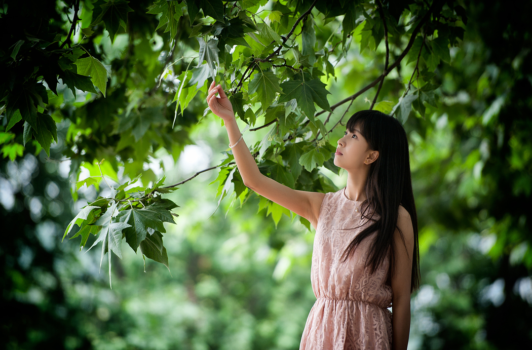 武汉大学清新美女4K高清壁纸图片，3000x1974分辨率，免费下载