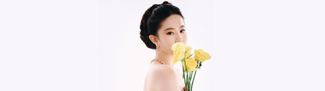 刘亦菲手捧鲜花3840x1080双屏高清壁纸下载