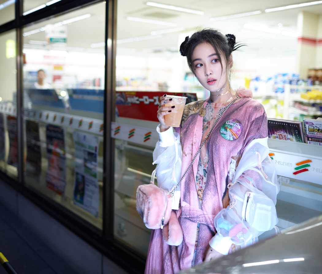 张馨予4K高清可爱壁纸，2544x2166大图下载