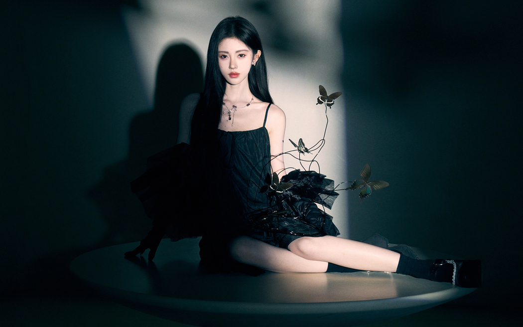 暗色系鞠婧祎高清壁纸3200x2000，适配平板笔记本等便携设备