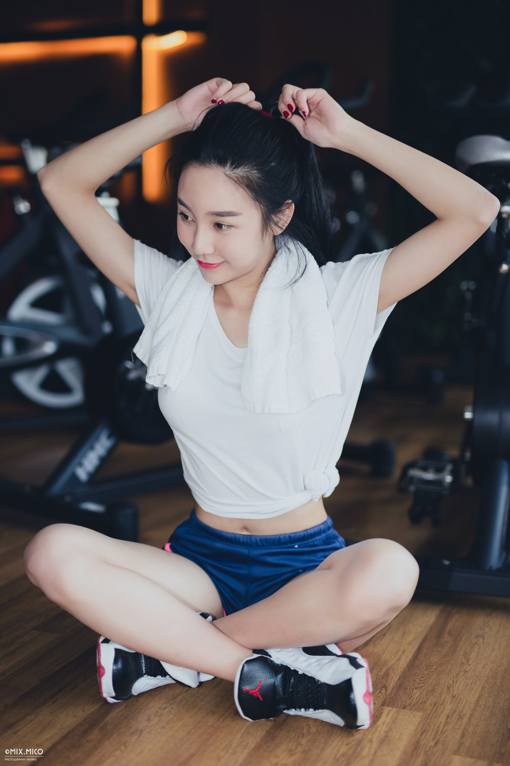 健身甜美女孩绫熙4K高清图片壁纸，3648x5472分辨率下载