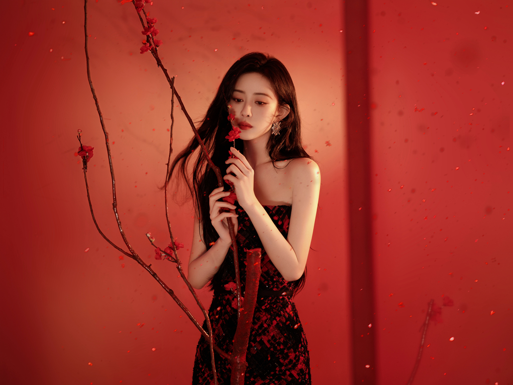 孟子义开工红裙美照，5K/4K高清美女壁纸下载，分辨率5792x4344