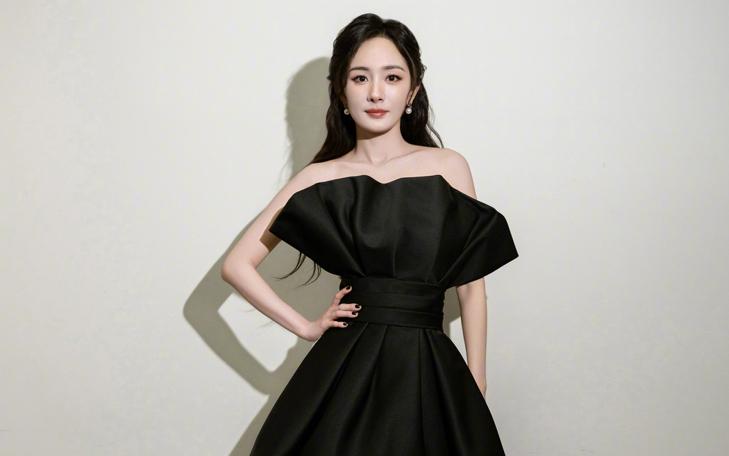 杨幂4K高清壁纸，黑色裙子彰显气质美女，3840x2400分辨率下载
