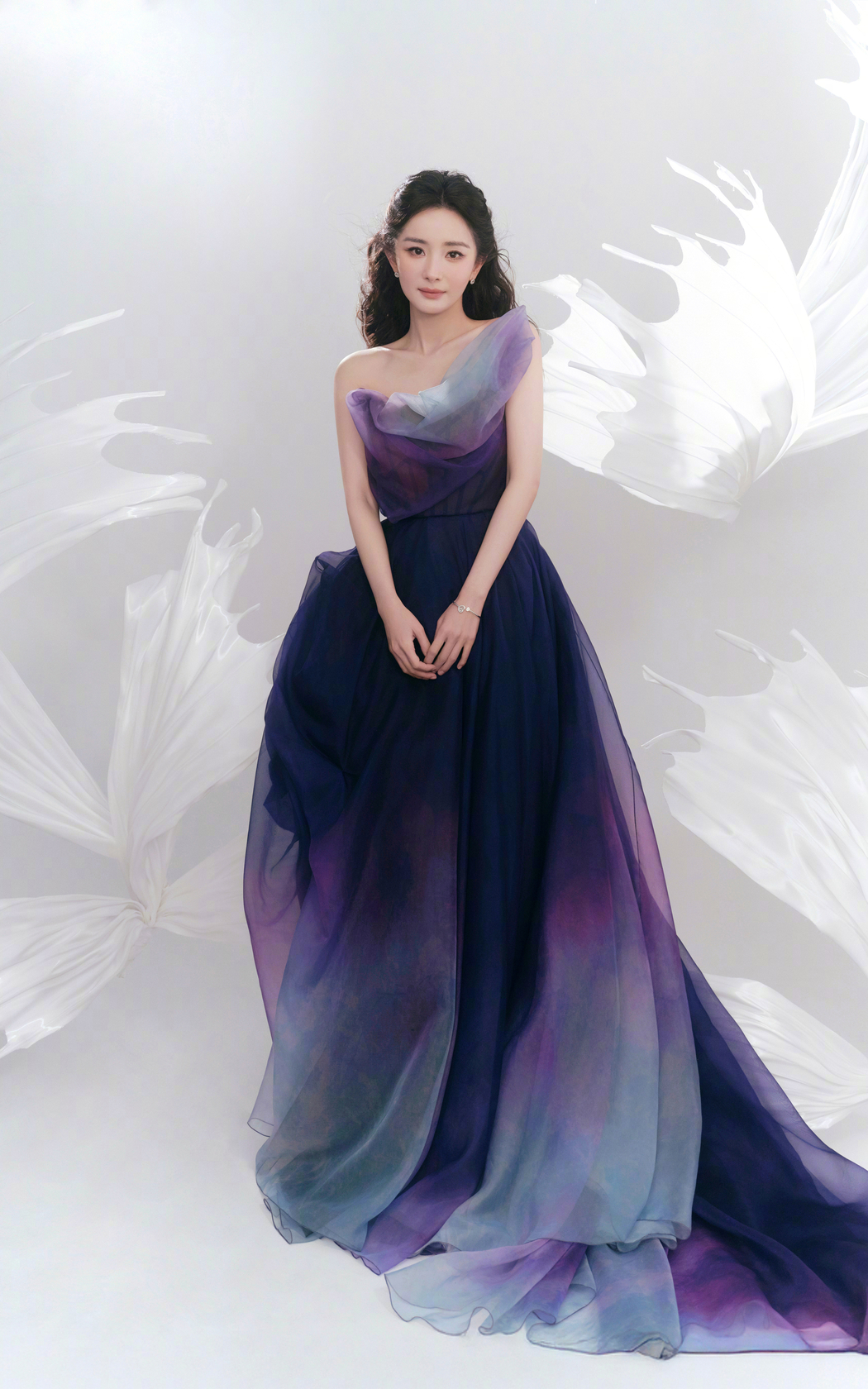 杨幂美照，4K竖屏高清礼服壁纸 2400x3840 下载