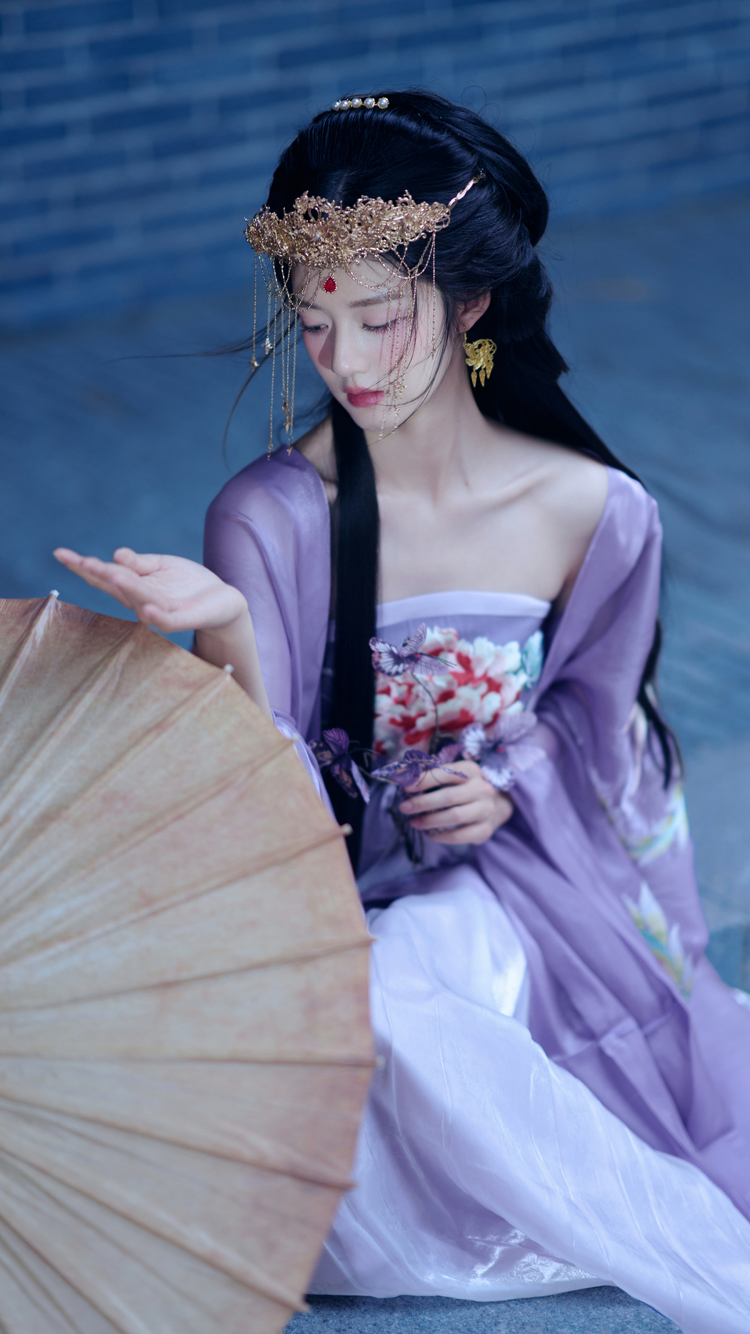 紫色油纸伞古风美女竖屏4K高清壁纸下载 2160x3840