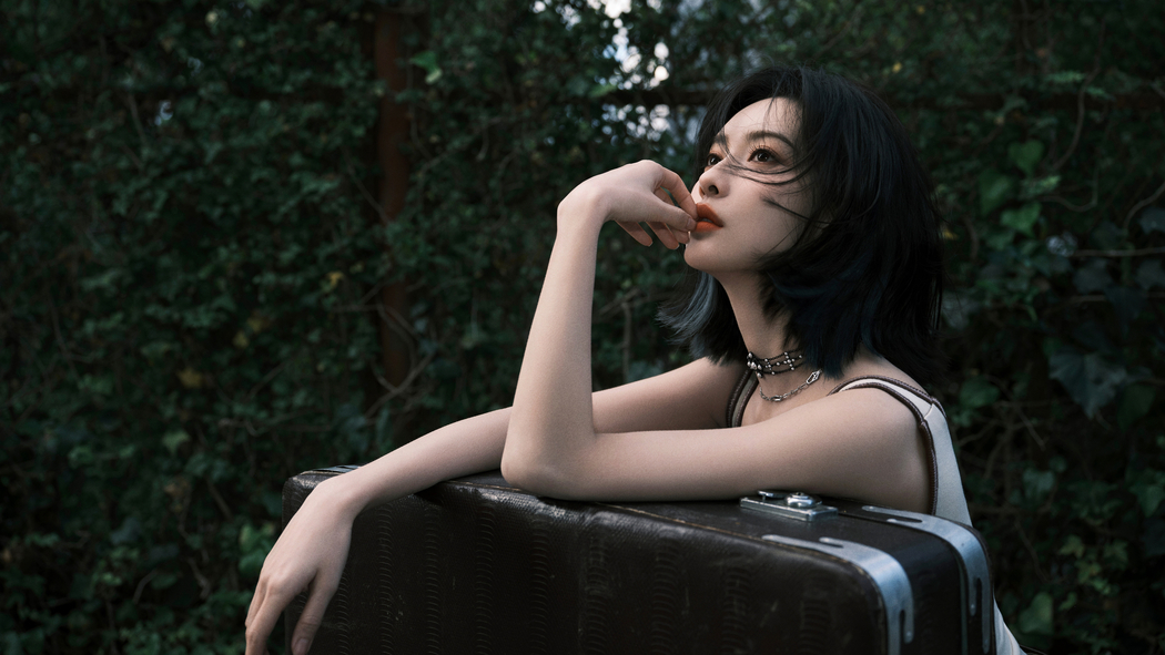 孟子义旅行美照，行李箱美女4K超清壁纸 3840x2160高清下载