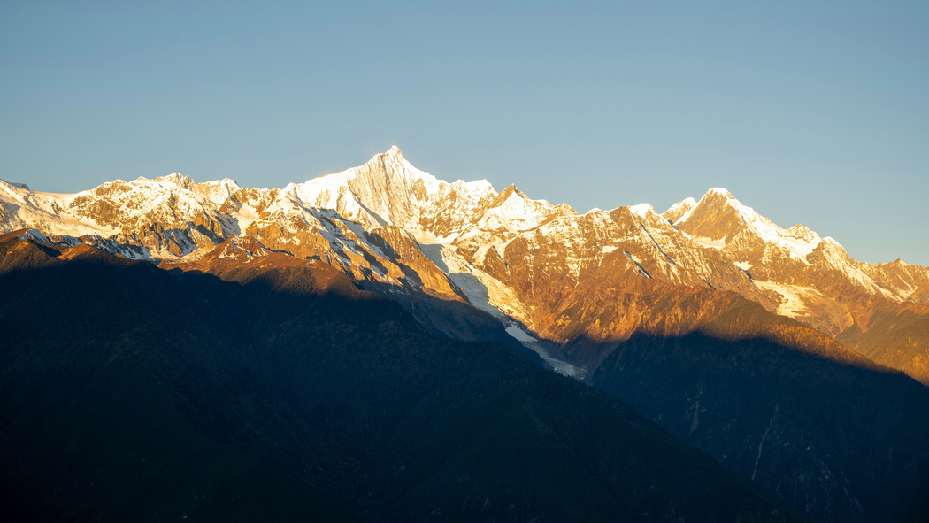 日落金山4K超清壁纸，3840x2160分辨率桌面背景下载