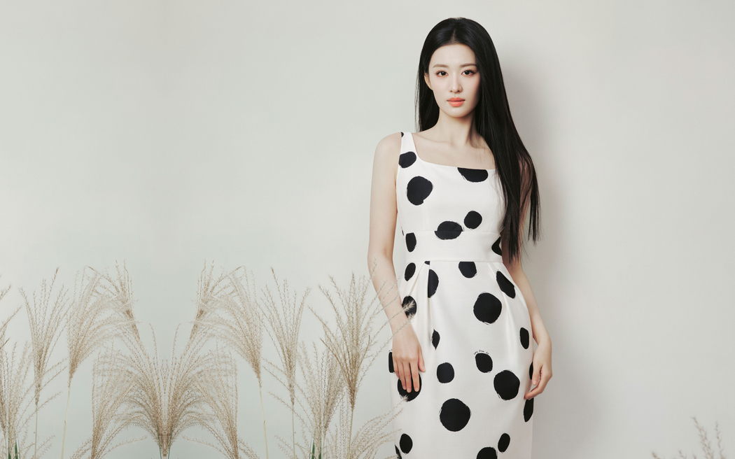王楚然黑白波点裙4K超清壁纸，3840x2400高清美女图片下载