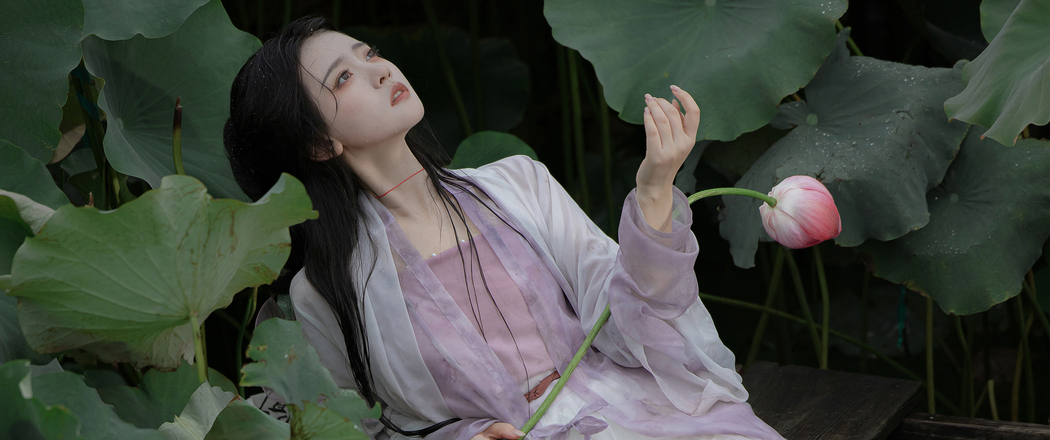 古风荷叶荷花美女4K高清壁纸，3440x1440带鱼屏下载