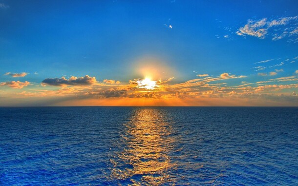 夕阳映照蓝天海水高清PNG透明背景摄影风景素材下载