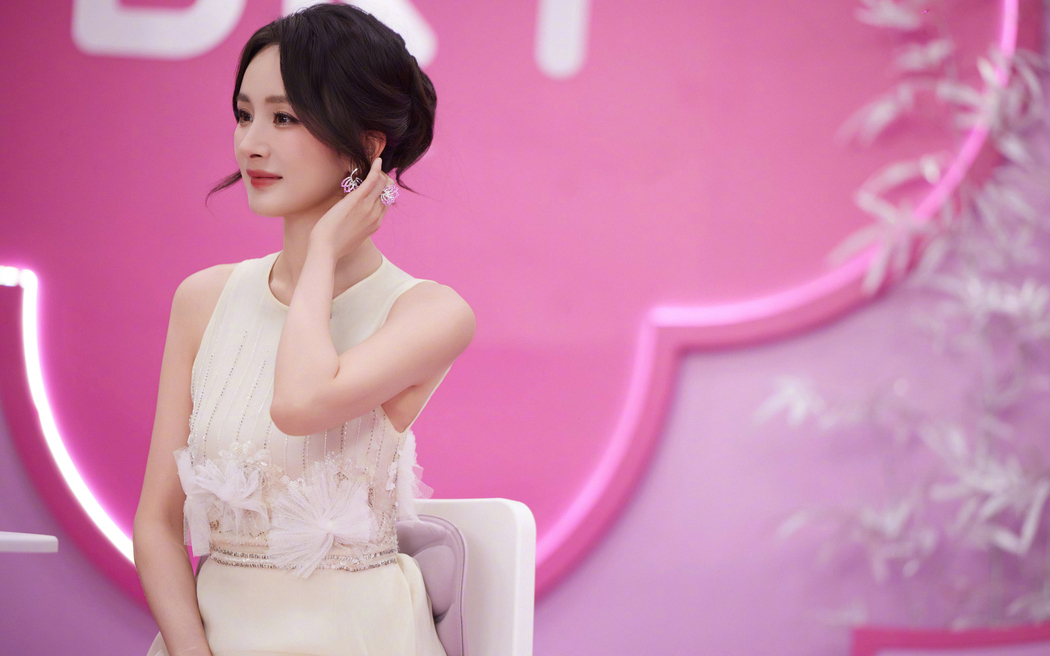 杨幂白色裙装4K超清壁纸 3840x2400 高清美女图片下载