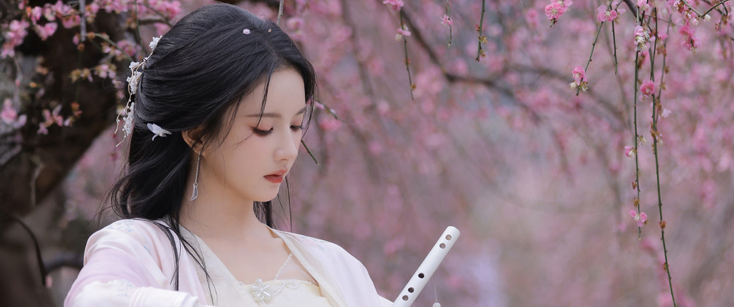 樱花古风美女刘些宁4K高清壁纸3440x1440下载