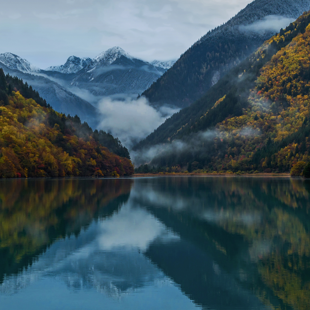 华为MateXT非凡大师·秋景山水4K高清壁纸 2232x2232 下载