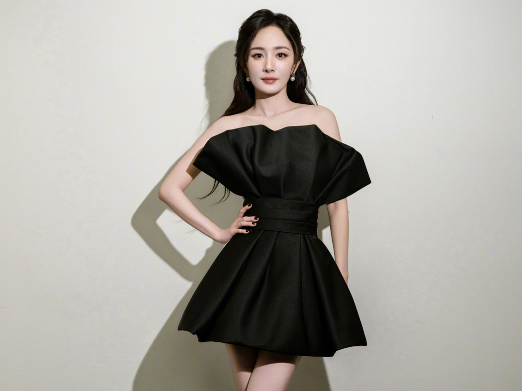杨幂气质美女黑色裙子高清壁纸，3200x2400分辨率，适用于平板/笔记本等便携设备下载