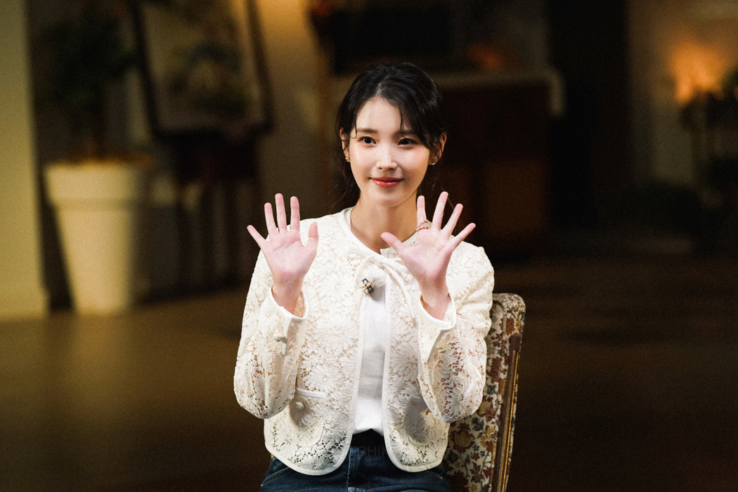 李知恩4K高清美女壁纸 3840x2559 下载