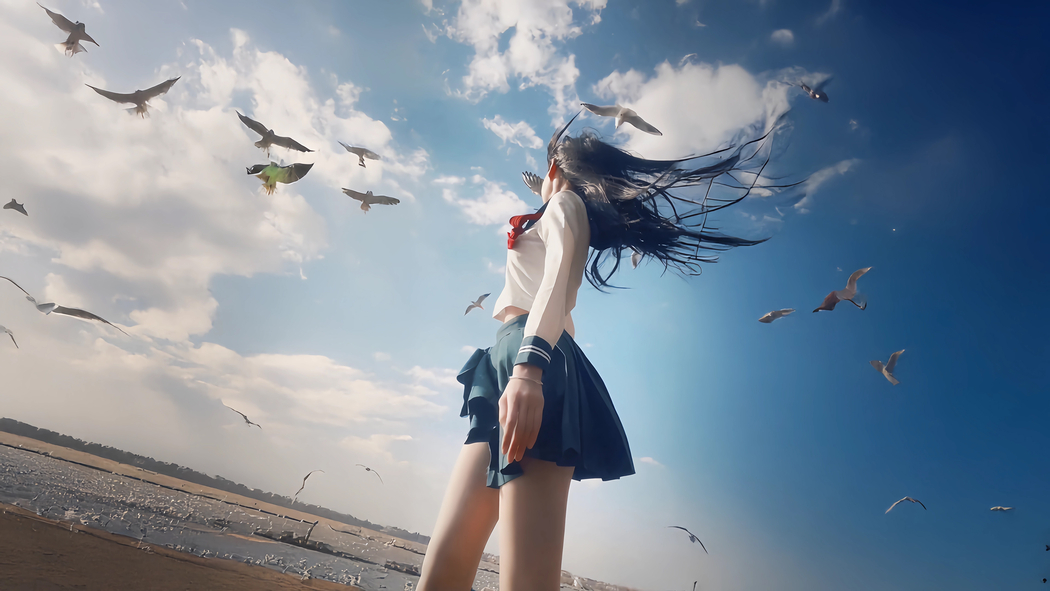 海边女生与海鸥共舞于蓝色天空 4K超高清壁纸 3840x2160 下载
