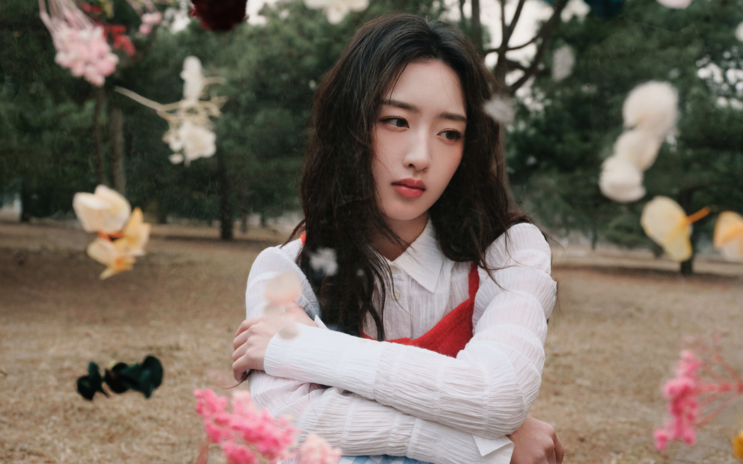 邓恩熙公园美照 4K高清壁纸 3840x2400分辨率下载
