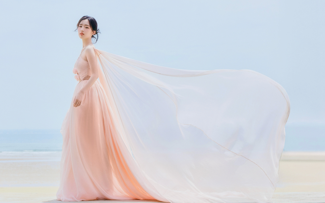 邓恩熙唯美长裙4K壁纸，3840x2400高清美女图片下载