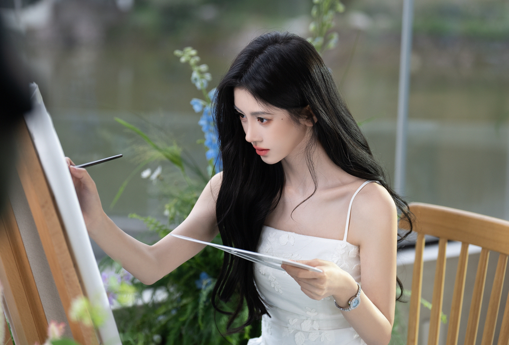 鞠婧祎白色裙装4K高清美女壁纸，4240x2872分辨率下载