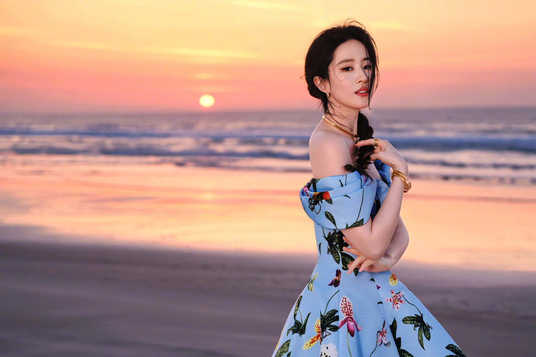 刘亦菲阿布扎比海滩美照 4K高清壁纸 3840x2560 下载