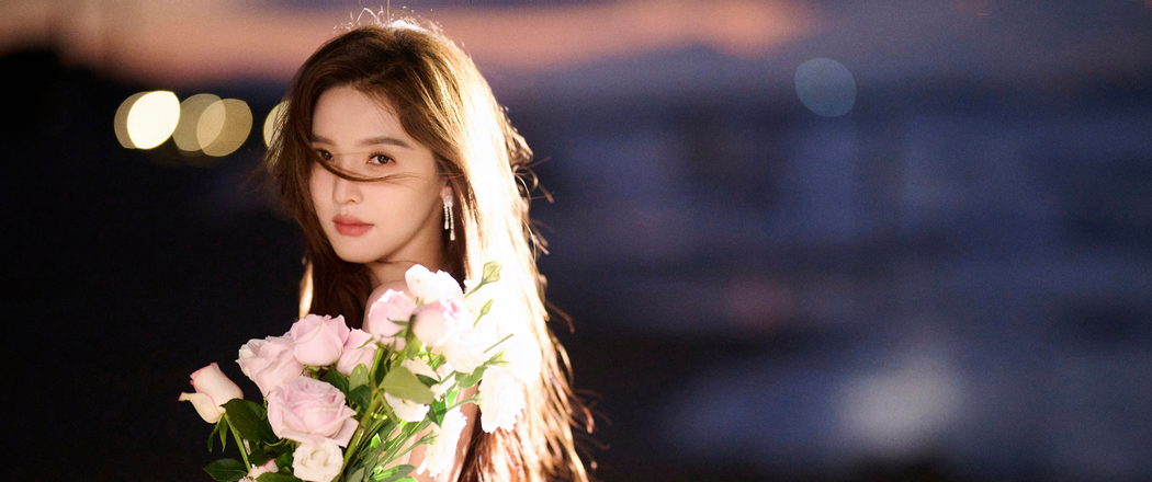 章若楠高清壁纸，3440x1440带鱼屏鲜花美女4K图片下载
