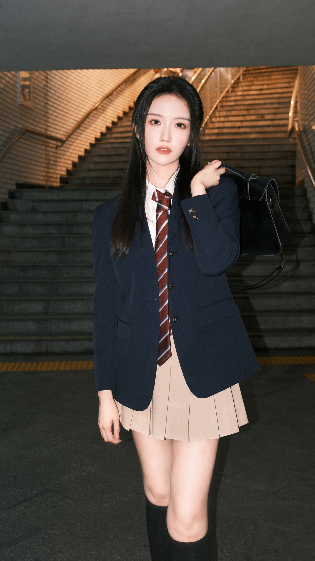 王艺瑾4K超清美女壁纸 2160x3840 高清手机图片下载