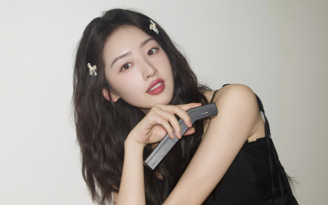 邓恩熙4K高清壁纸，可爱长发美女，3840x2400分辨率下载
