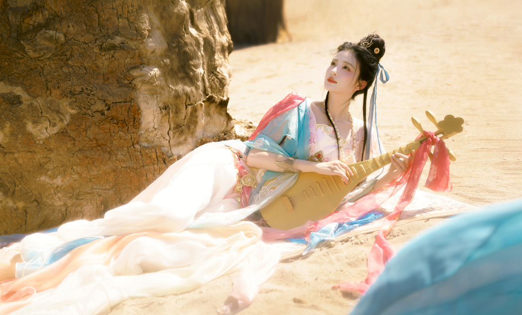 王楚然敦煌神女琵琶美图 5K超高清壁纸下载（5712x3450）