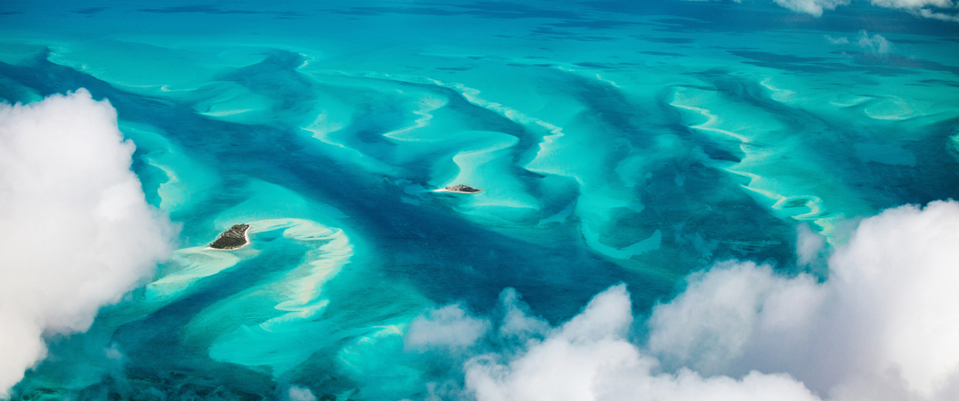 巴哈马绿松石水域4K带鱼屏高清壁纸 3440x1440 下载