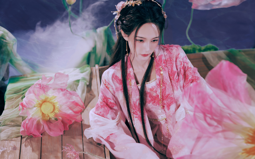 李一桐古风荷花美女4K超清壁纸 3840x2400高清下载