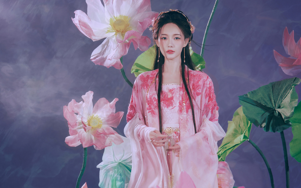 古风荷花美女李一桐4K超清壁纸 3840x2400高清下载