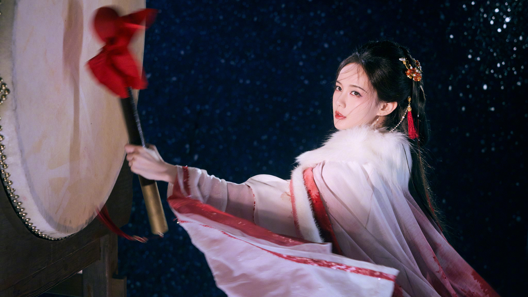 李一桐古风击鼓4K超清美女壁纸 3840x2160高清下载