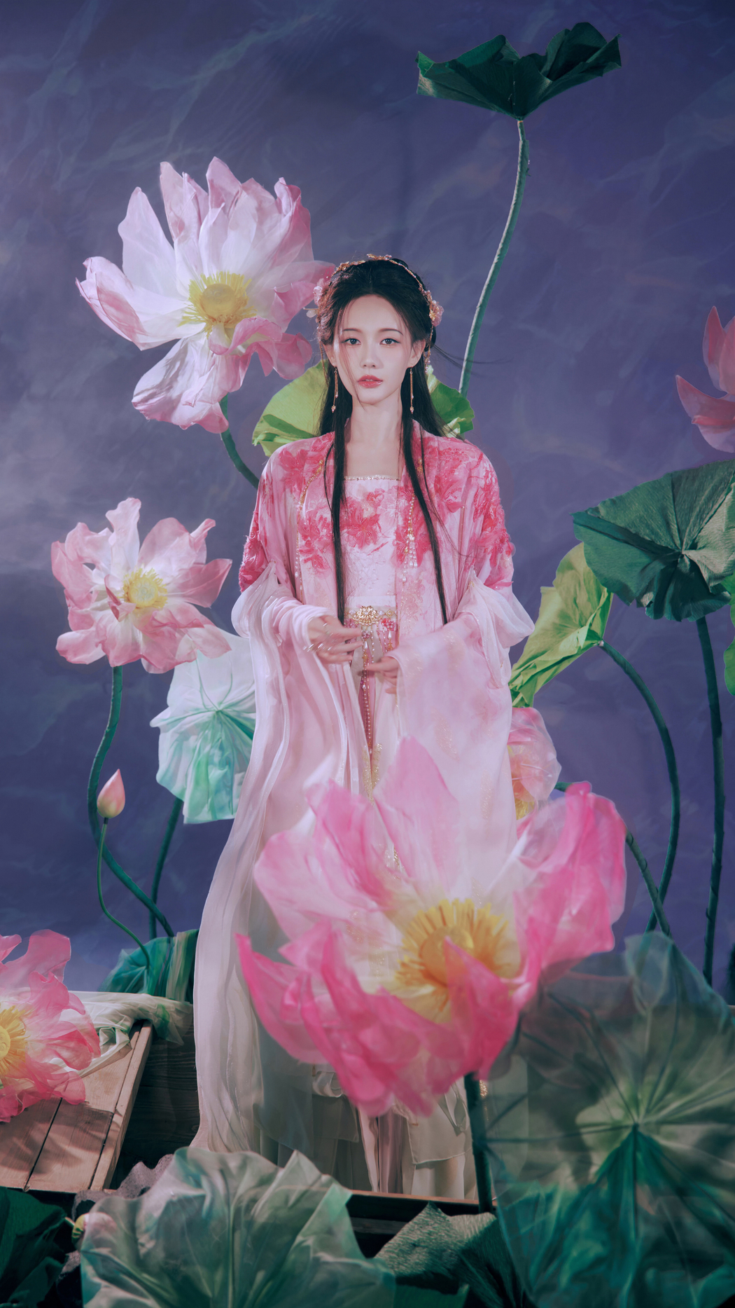古风美女李一桐荷花主题4K竖屏手机壁纸高清下载 2160x3840