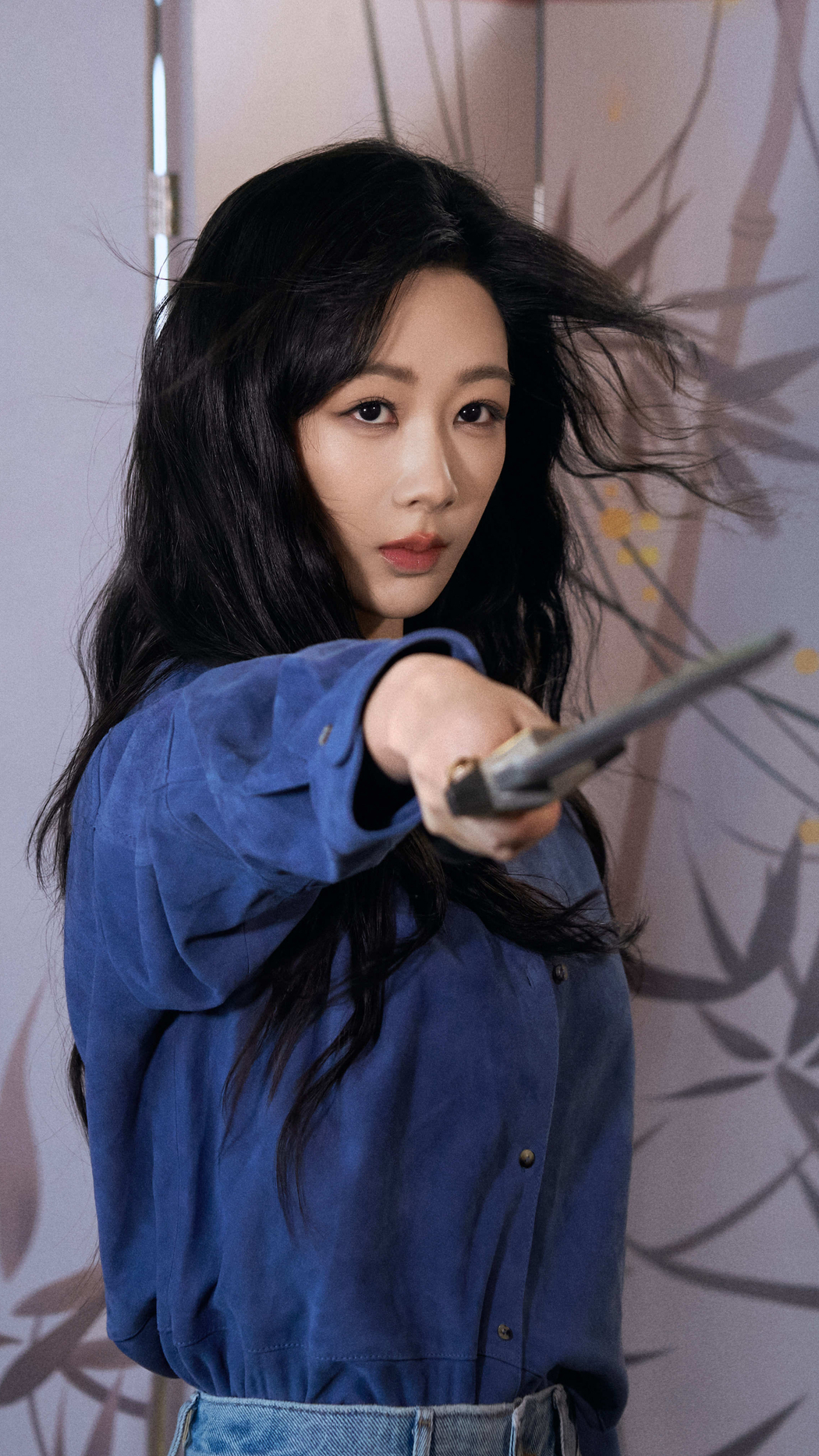 杨紫剑舞英姿 4K竖屏手机壁纸 高清2160x3840 下载