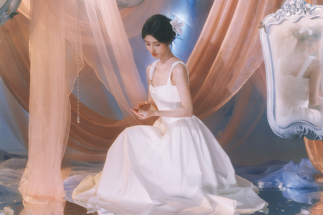 鞠婧祎白色裙装4K超清壁纸，3840x2560高清美女图片下载